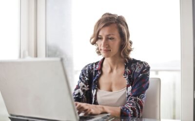 Comment répondre à un avis Google négatif (avec modèles de réponse)
